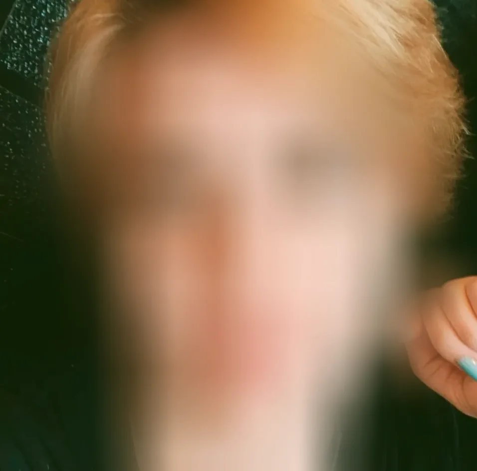 Manuela, 26